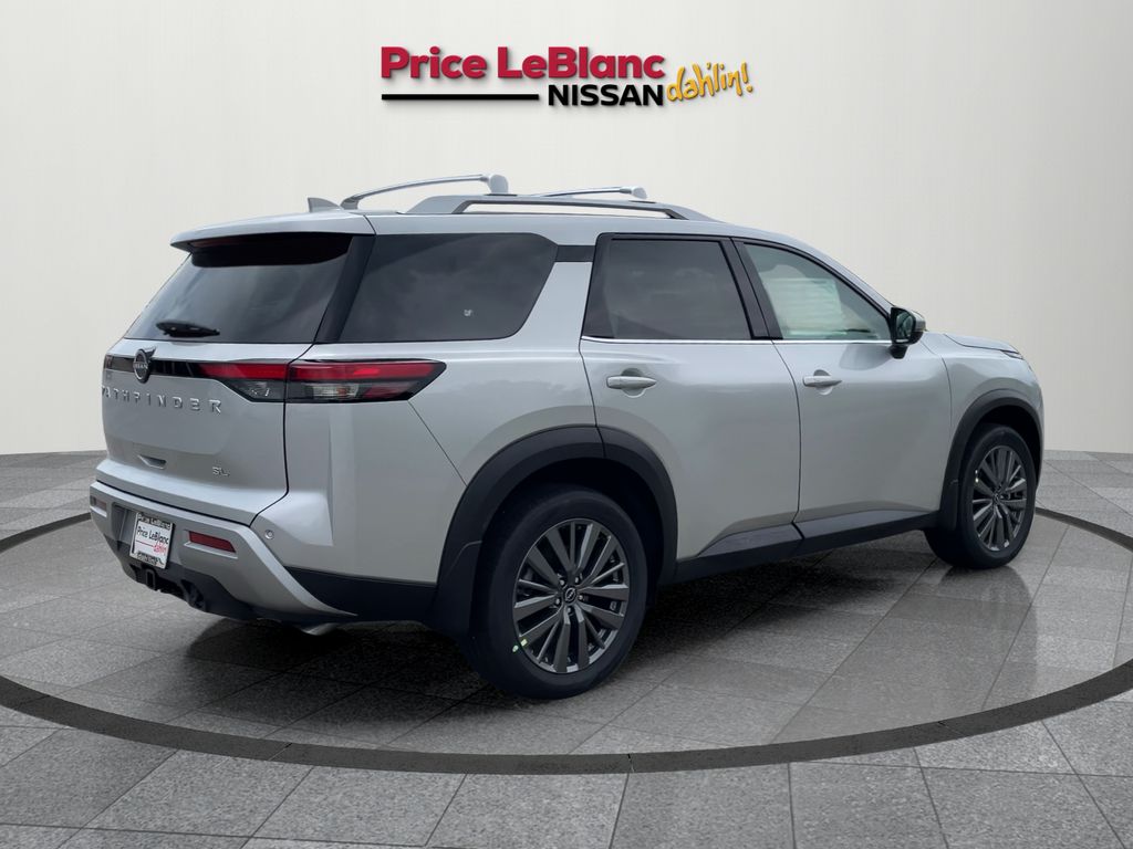 2025 Nissan Pathfinder SL photo 5