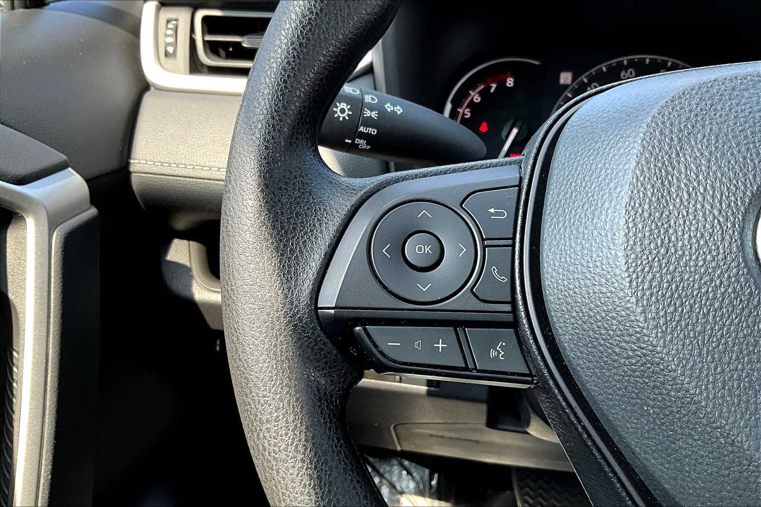 2025 Toyota RAV4 XLE photo 22