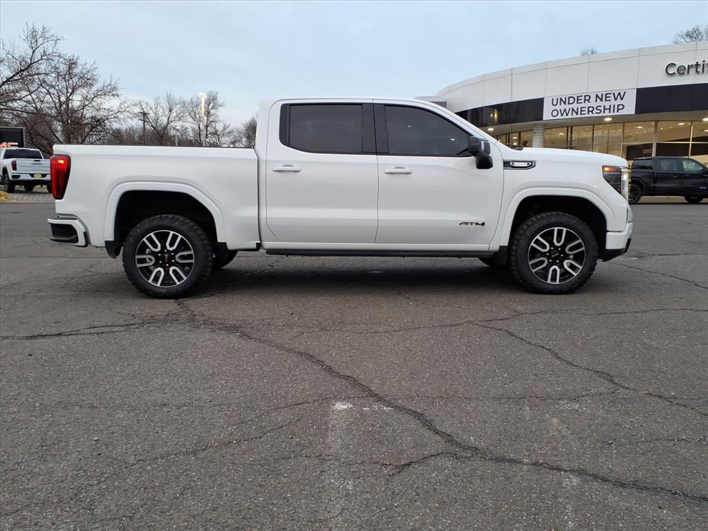 2024 GMC Sierra 1500 AT4's photo