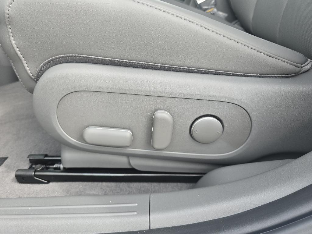 2025 Hyundai Ioniq 5 SEL photo 13