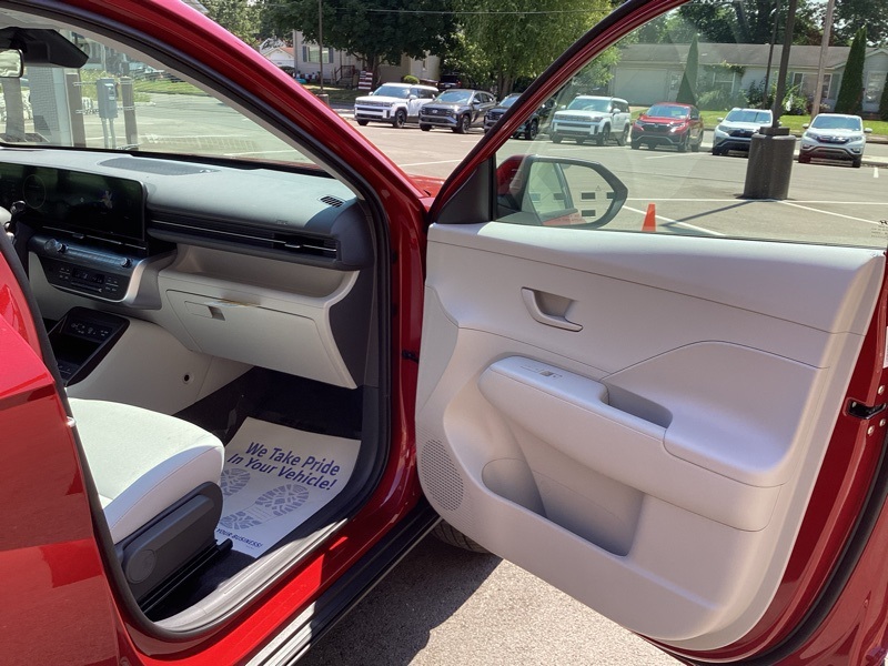 2025 Hyundai Kona SEL photo 16