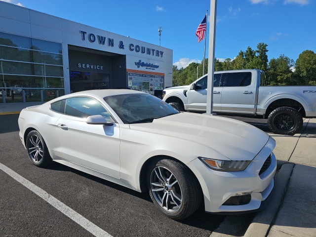 2017 Ford Mustang EcoBoost photo 4