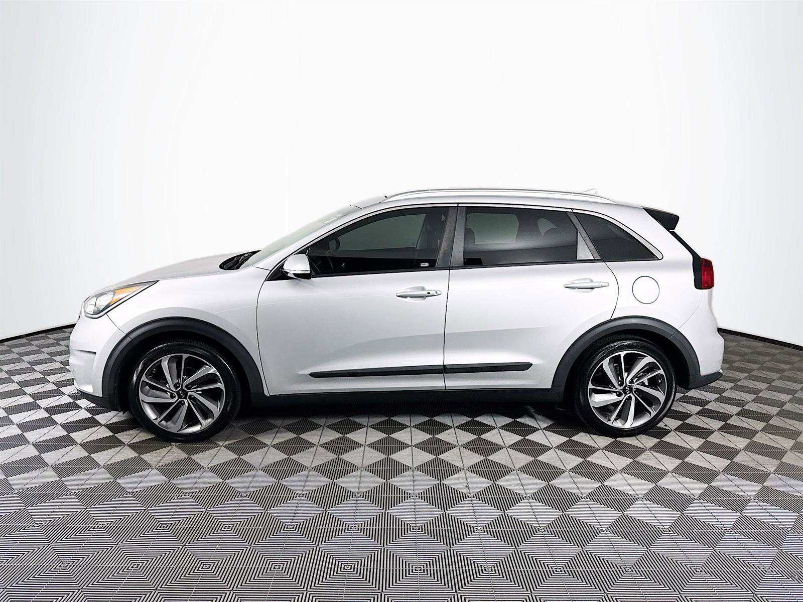 2019 Kia Niro Touring photo 3