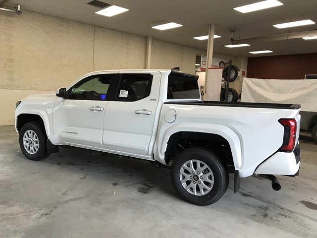 2025 Toyota Tacoma SR5 Double Cab photo 6