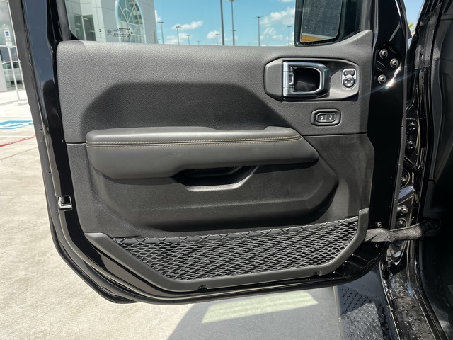 2025 Jeep Wrangler Sahara photo 15