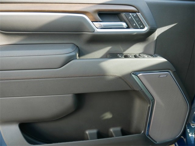 2025 Chevrolet Silverado 3500HD High Country photo 11
