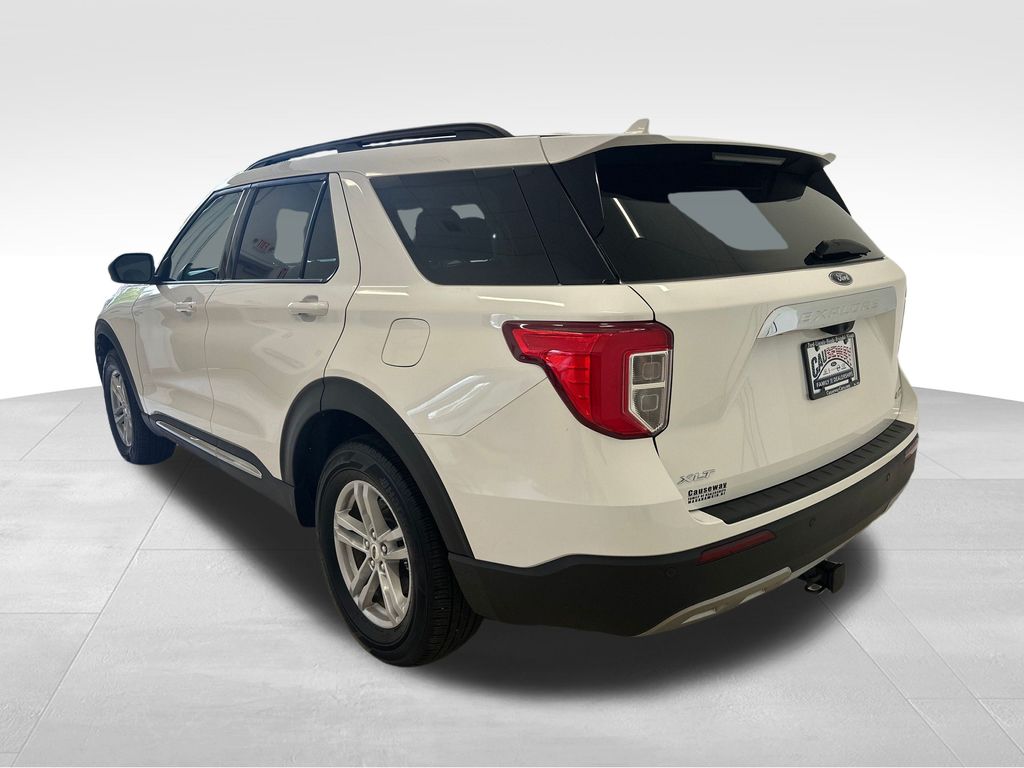 2024 Ford Explorer XLT photo 2