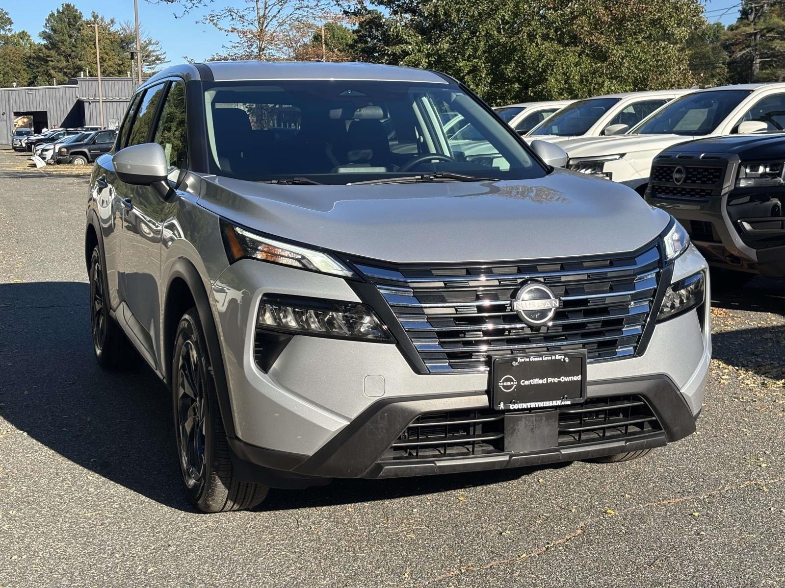 2024 Nissan Rogue SV photo 3