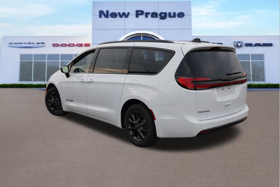 2025 Chrysler Pacifica photo 3