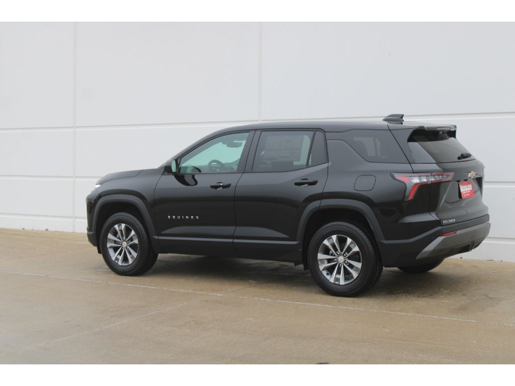 2026 Chevrolet Equinox LT photo 2