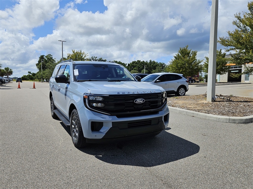 2025 Ford Expedition photo 2