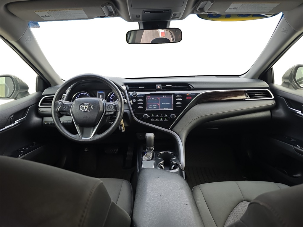2018 Toyota Camry LE photo 2