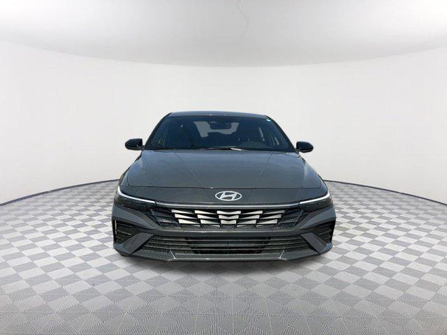 2025 Hyundai Elantra SEL Sport photo 2