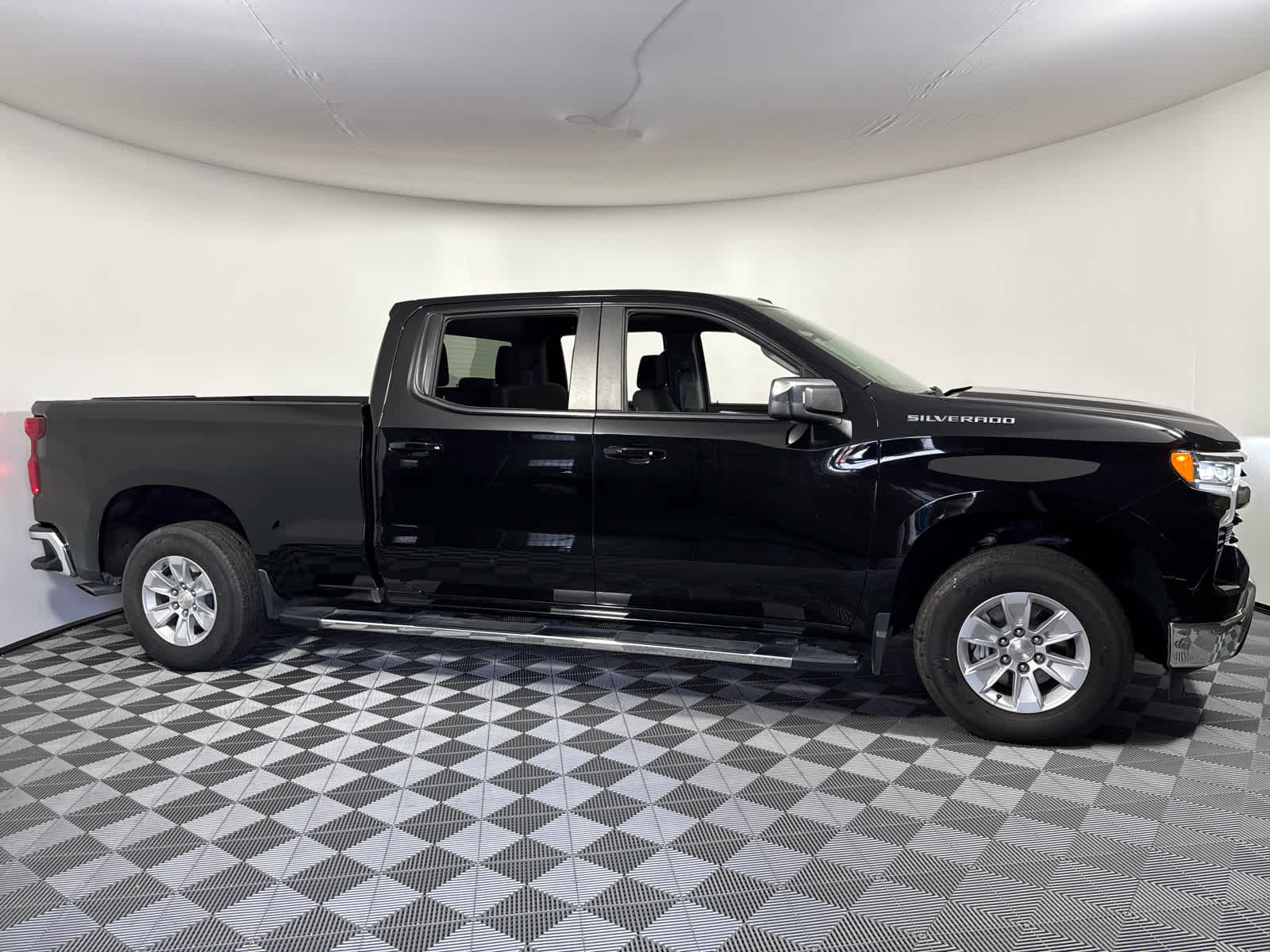 2024 Chevrolet Silverado 1500 LT photo 7