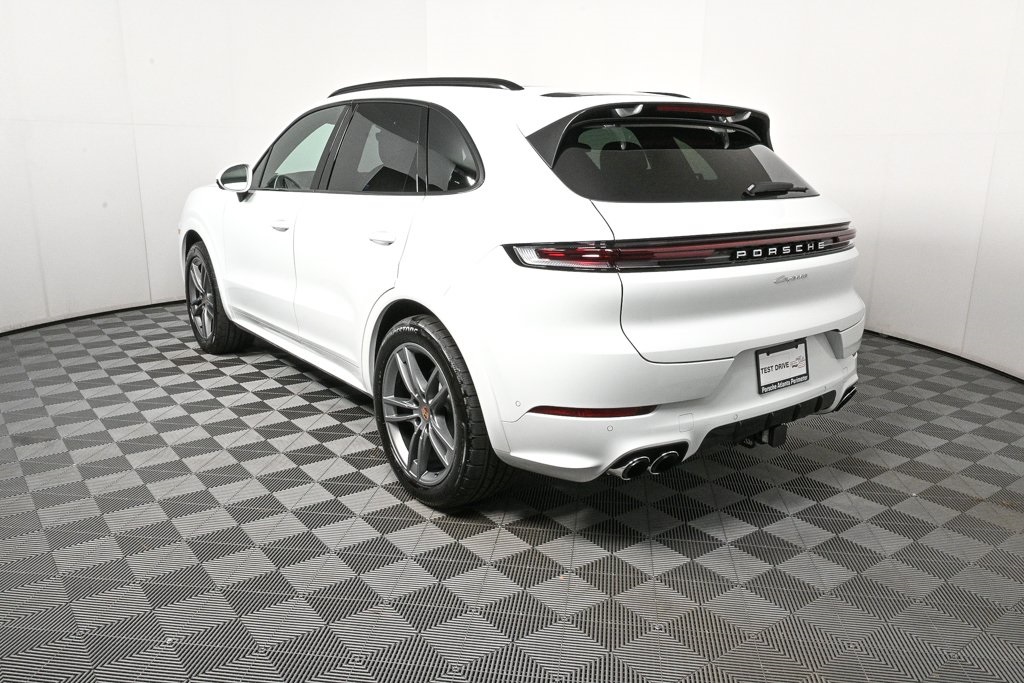 2026 Porsche Cayenne photo 3