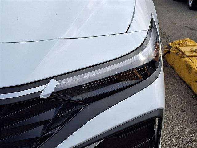 2025 Hyundai Elantra SE photo 4