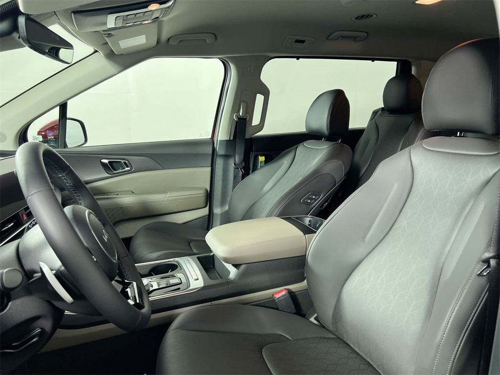 2025 Kia Carnival EX photo 12