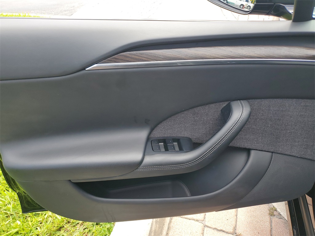 2022 Tesla Model S photo 16