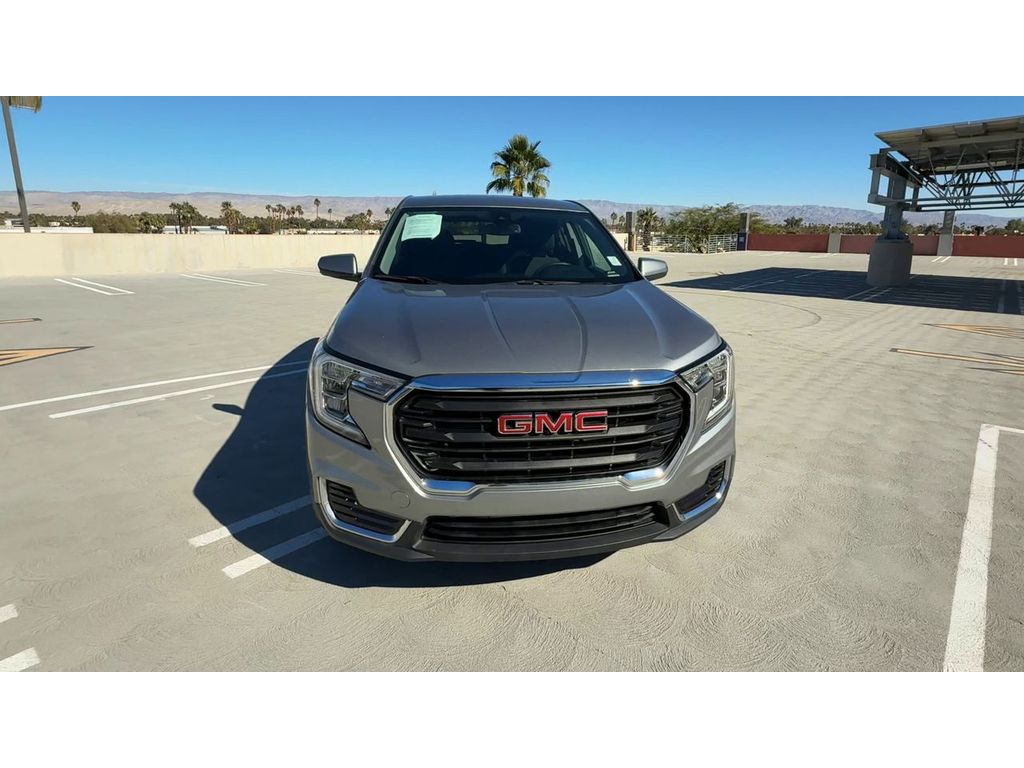 2024 Gmc Terrain SLE photo 3