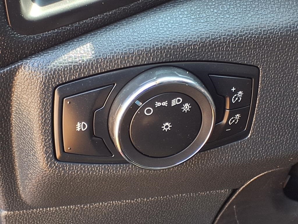 Used 2021 Red Ford SE image 12