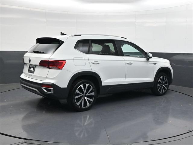 2024 Volkswagen Taos SE photo 3
