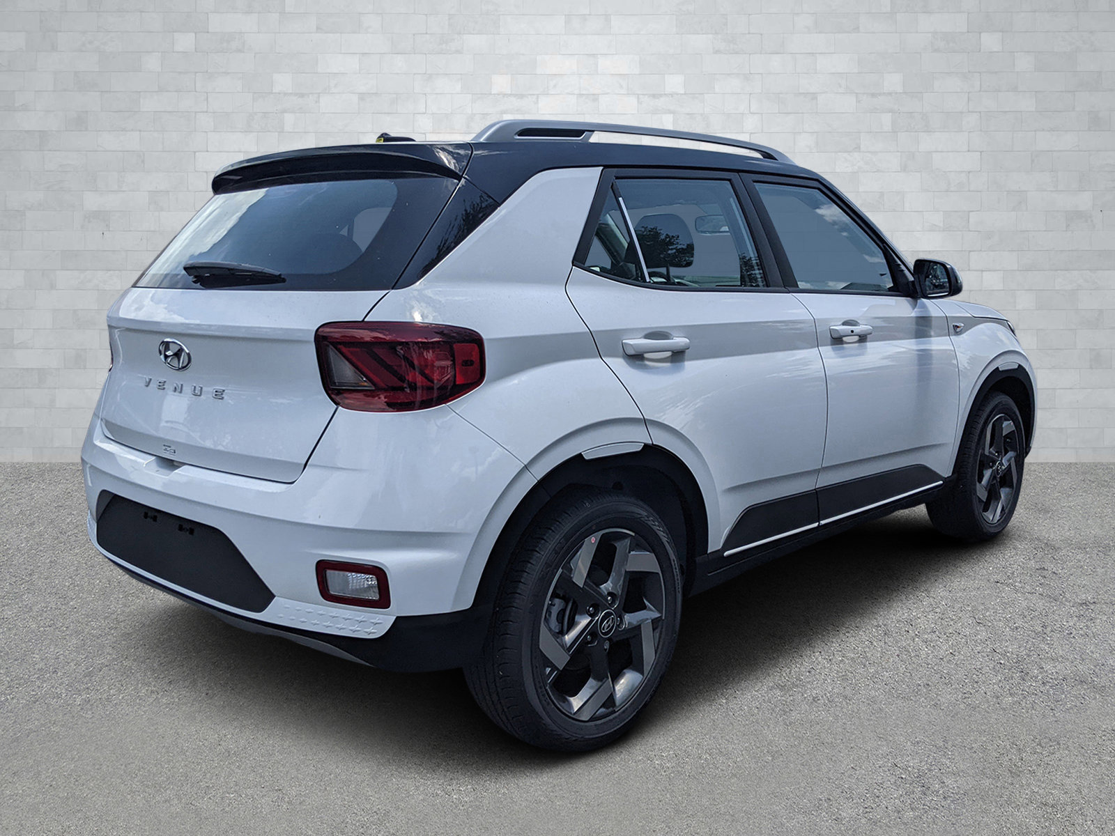 2025 Hyundai Venue SEL Limited photo 4