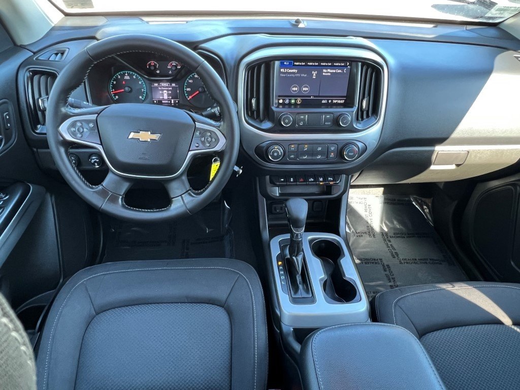 2022 Chevrolet Colorado LT photo 2