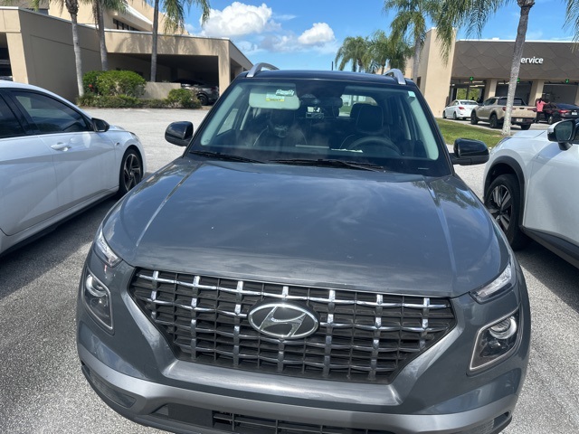 2024 Hyundai Venue Limited photo 2