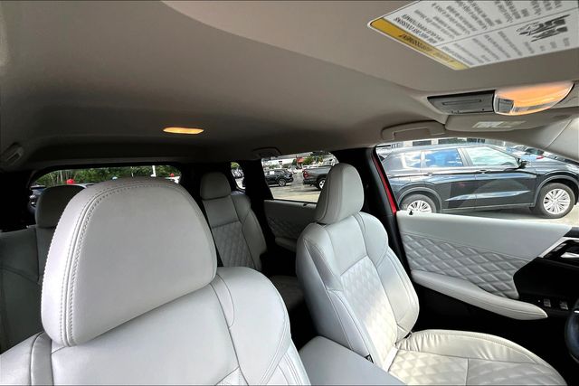 2024 Mitsubishi Outlander SEL photo 18