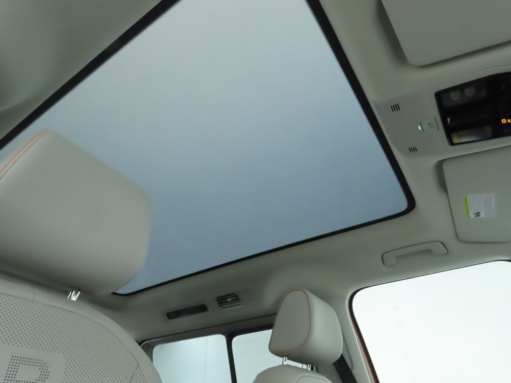 2025 Volkswagen ID. Buzz Pro Plus photo 17