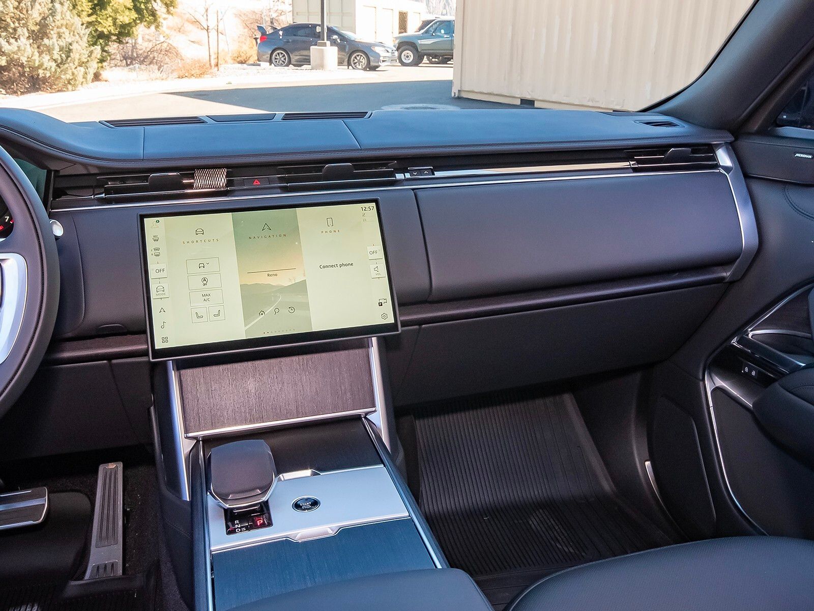 2025 Land Rover Range Rover SE photo 34