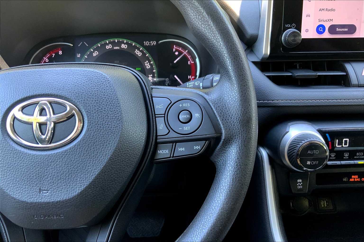 2023 Toyota RAV4 XLE photo 23