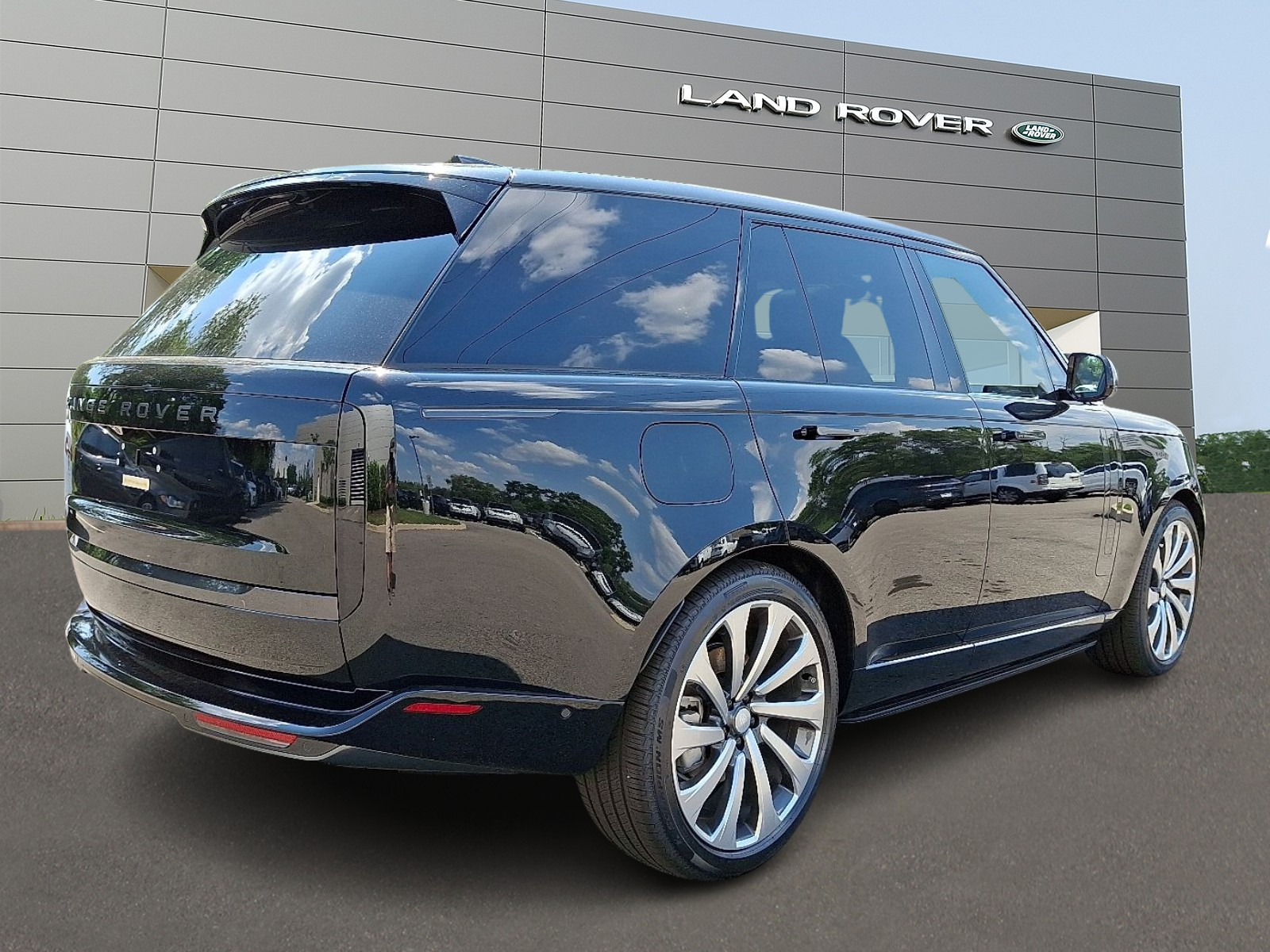 2025 Land Rover Range Rover SE photo 2