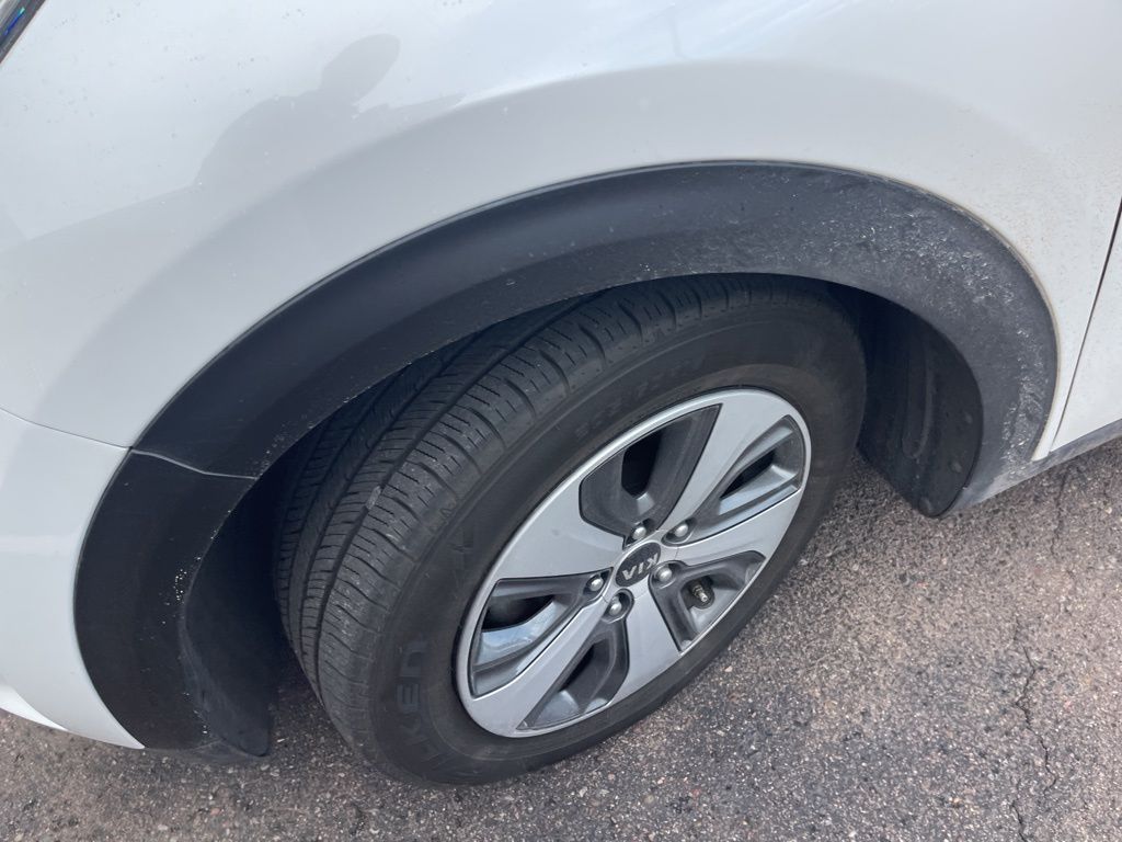 2017 Kia Niro LX photo 6