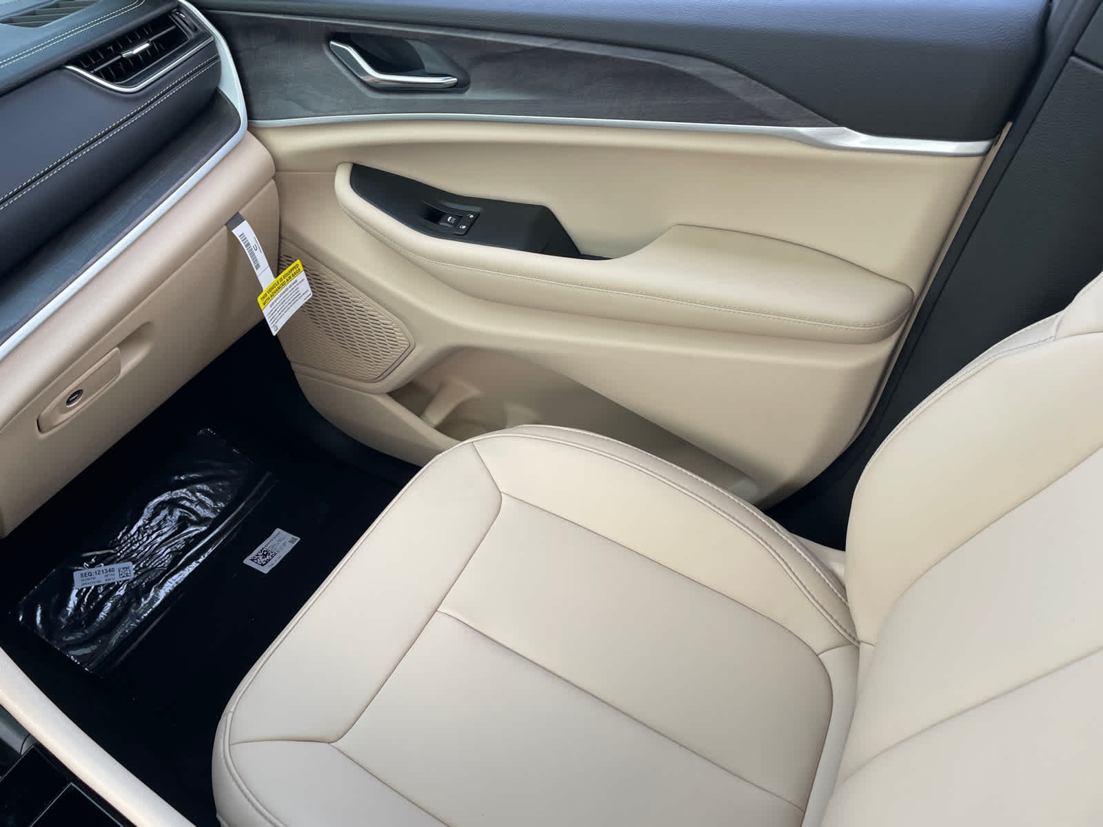 2025 Jeep Grand Cherokee Limited photo 16