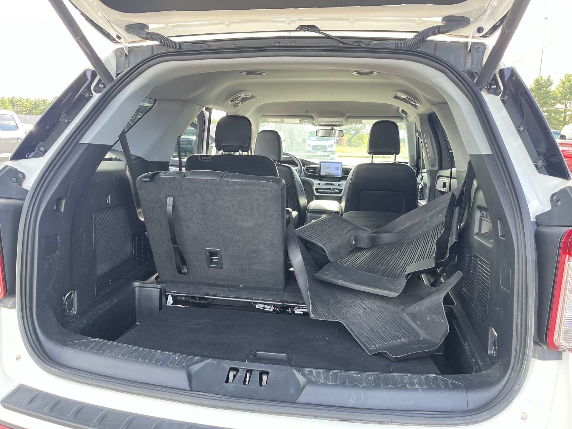 2022 Ford Explorer XLT photo 3