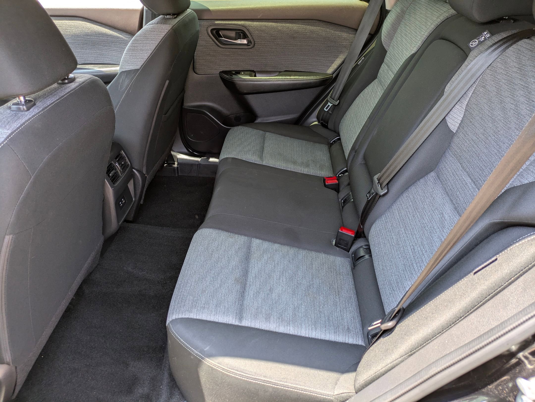 2023 Nissan Rogue SV photo 12