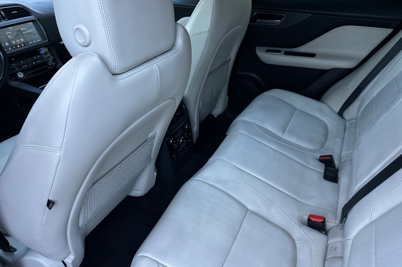 2017 Jaguar F-PACE First Edition photo 11