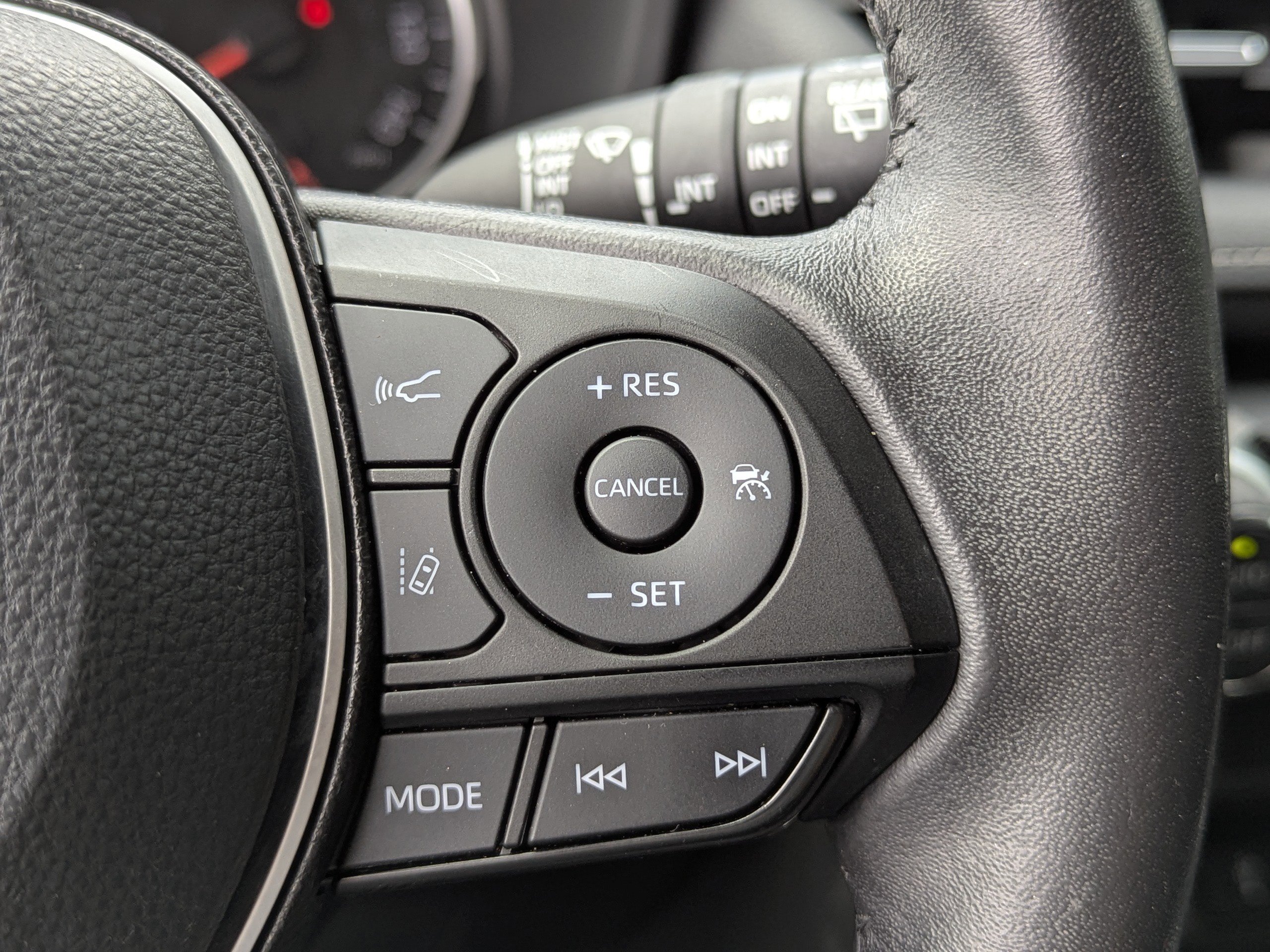 2021 Toyota RAV4 XLE Premium photo 25