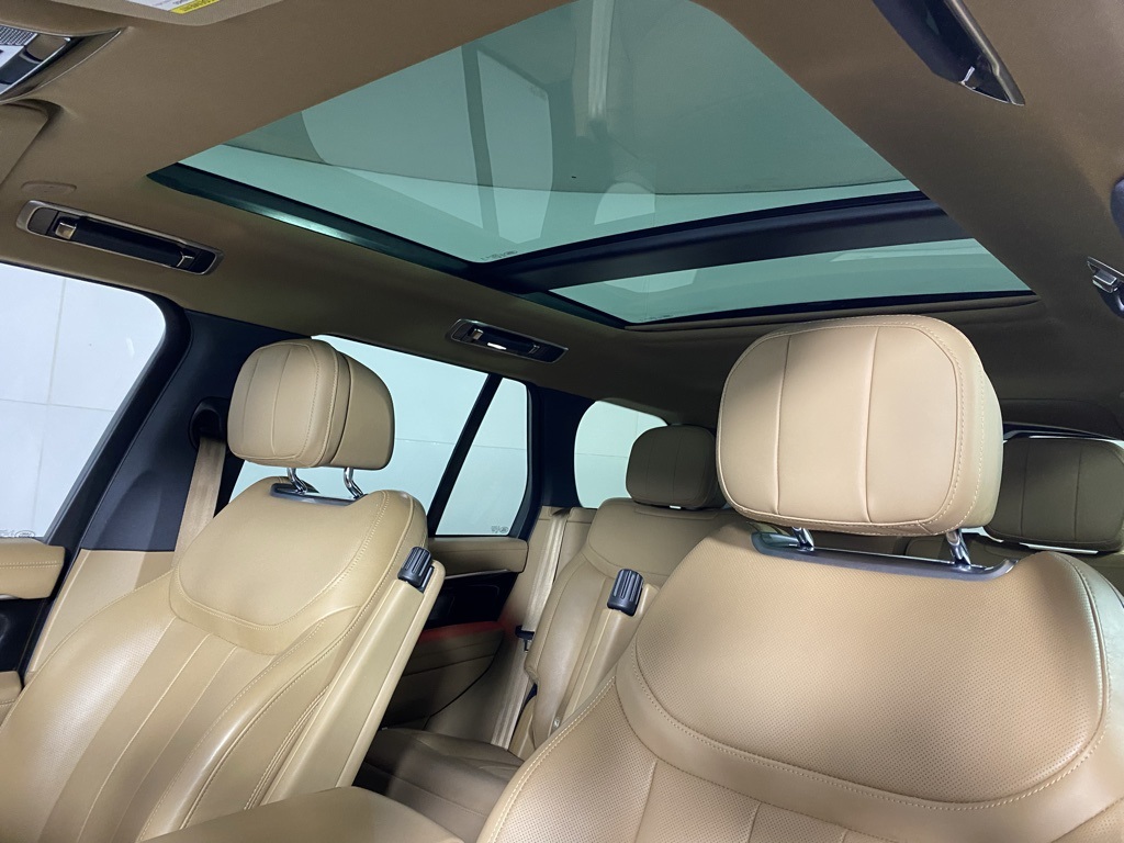 2023 Land Rover Range Rover SE photo 18