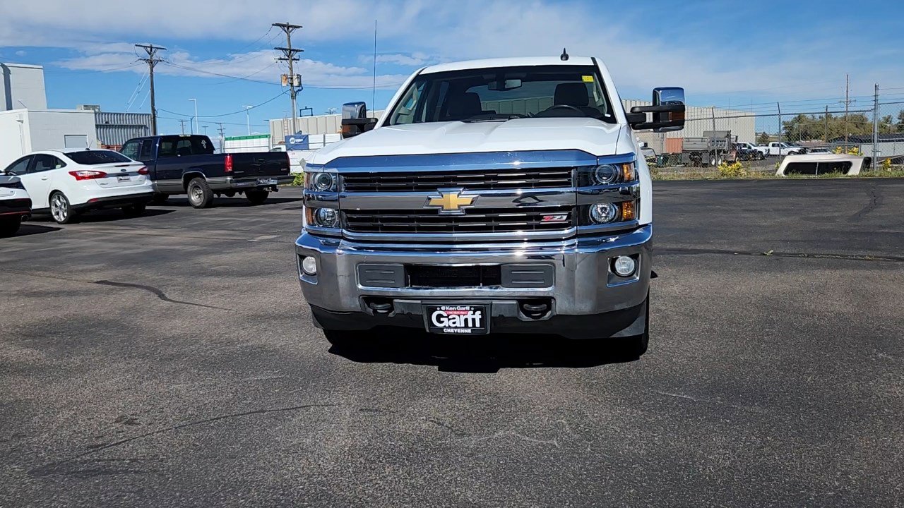 2017 Chevrolet Silverado 2500HD LT photo 3