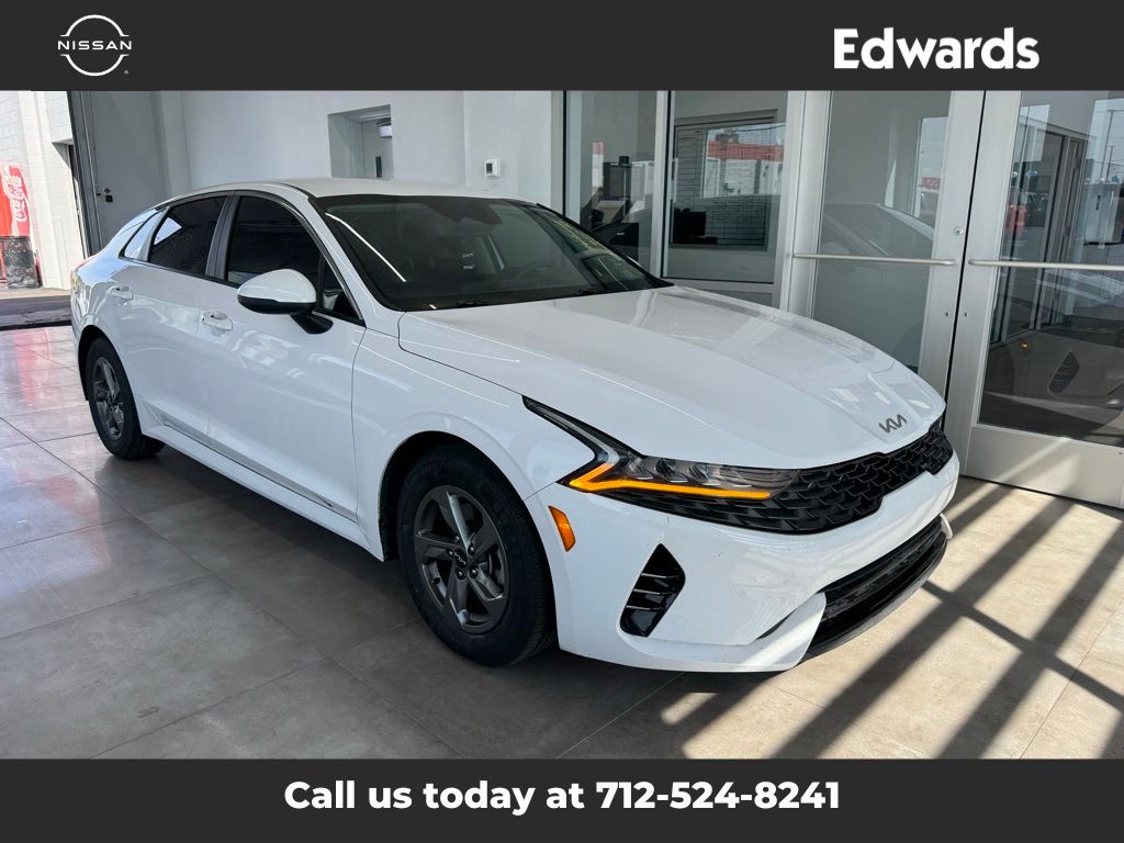 2022 Kia K5 LXS photo 2