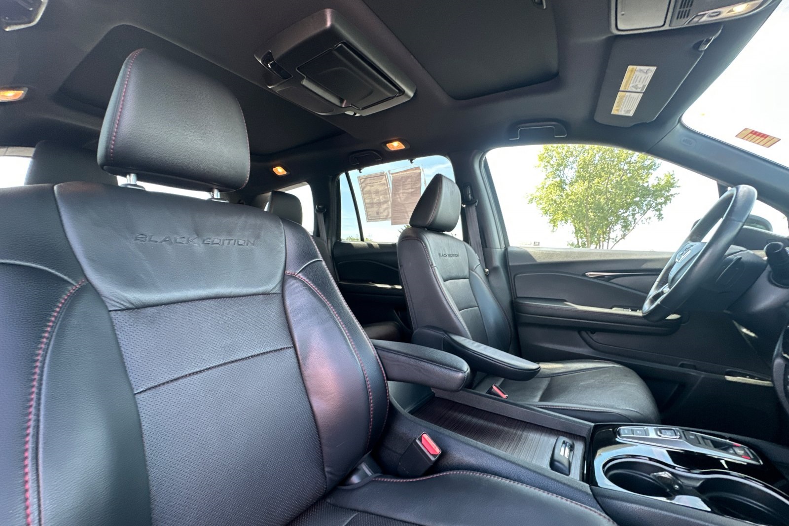 2022 Honda Pilot Black Edition photo 20