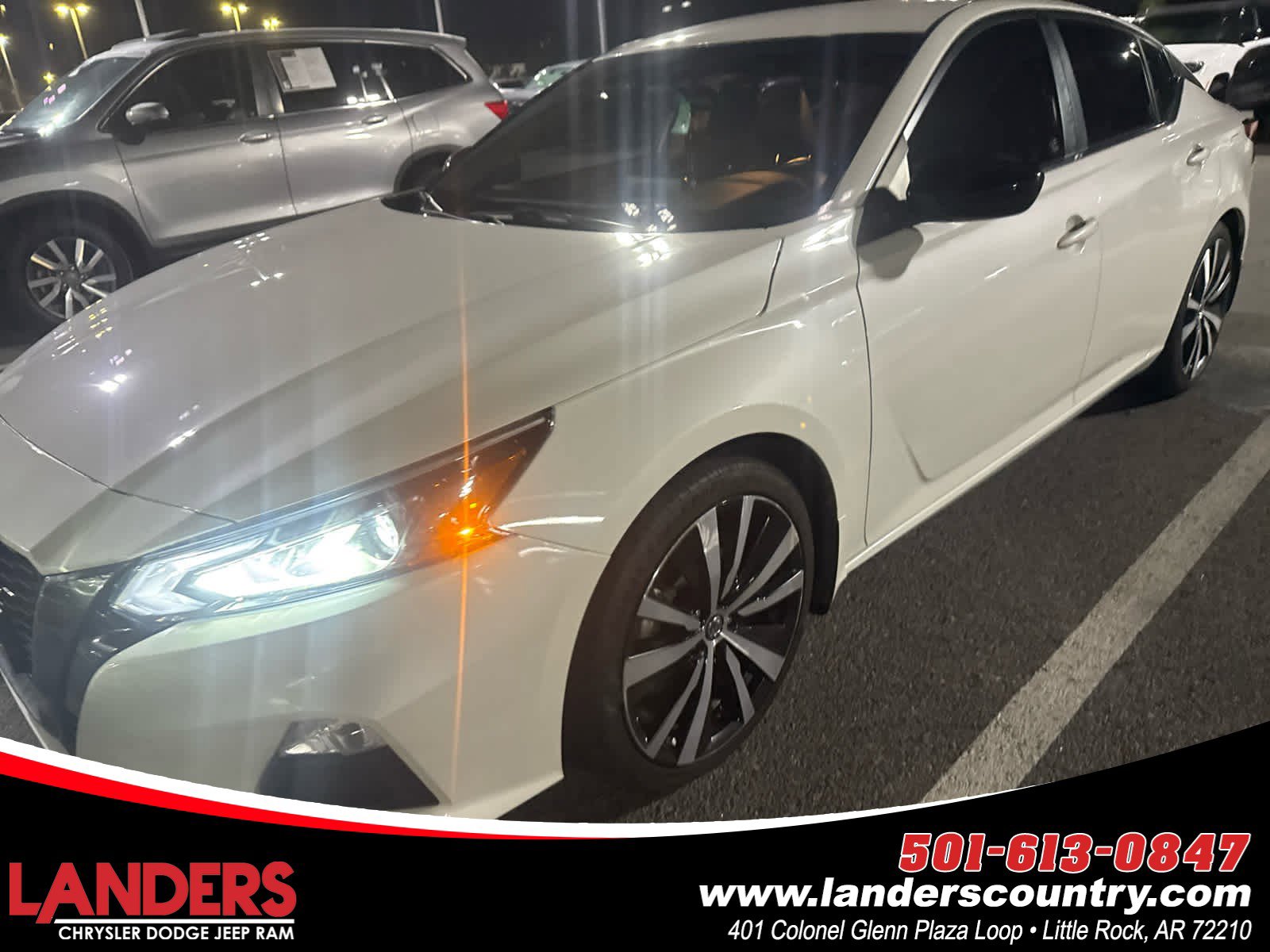 2022 Nissan Altima SR's photo