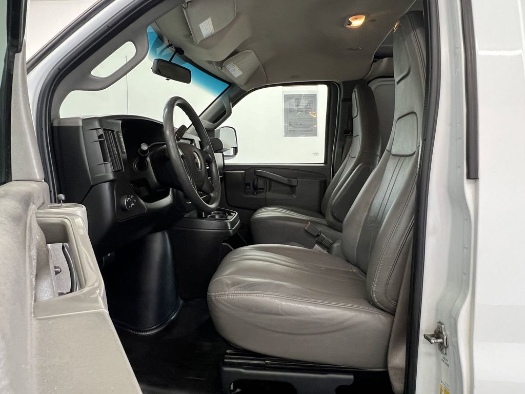 2020 Chevrolet Express 2500 Work Cargo Van photo 4