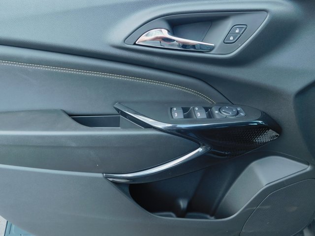 2025 Chevrolet Trax LT photo 19