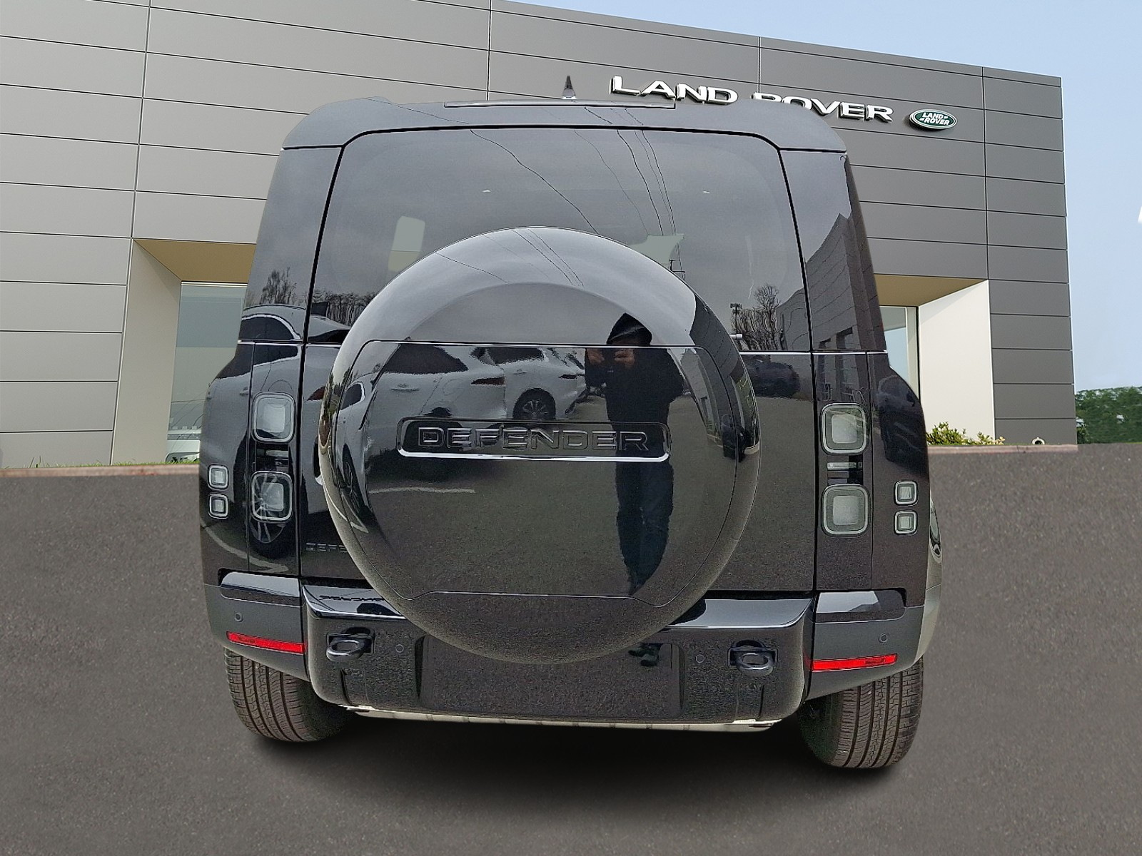 2026 Land Rover Defender 110 S photo 4