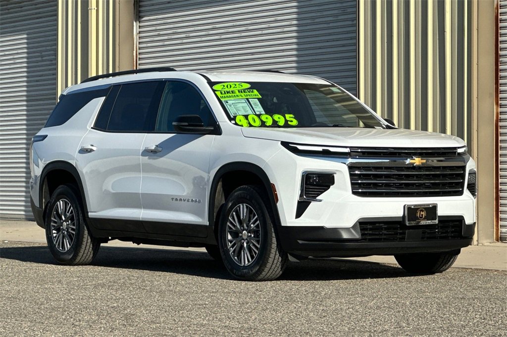 2025 Chevrolet Traverse photo 8