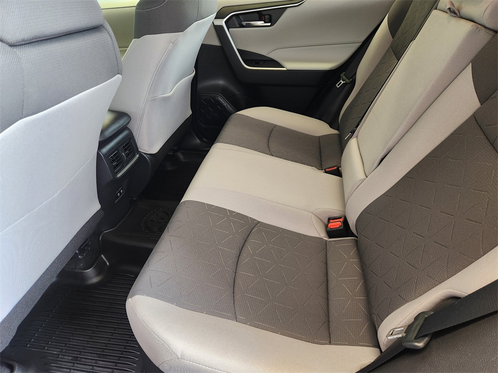 2021 Toyota RAV4 Hybrid XLE photo 23