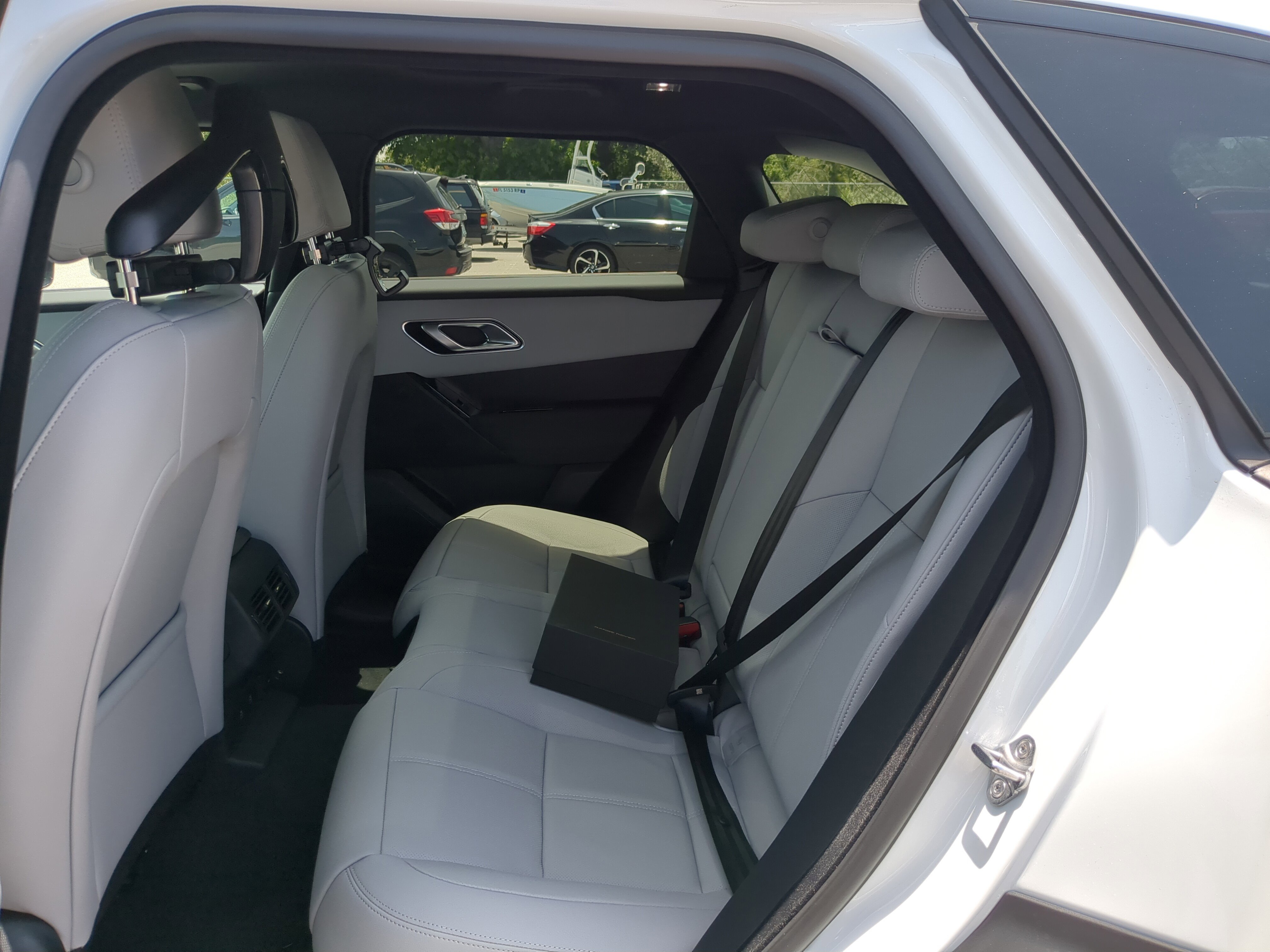 2026 Land Rover Range Rover Velar SE photo 12